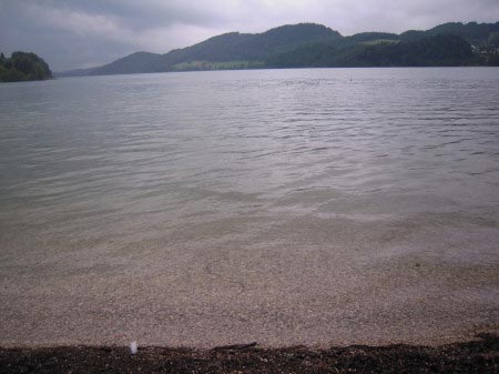 Il lago Fuschlsee sotto la pioggia