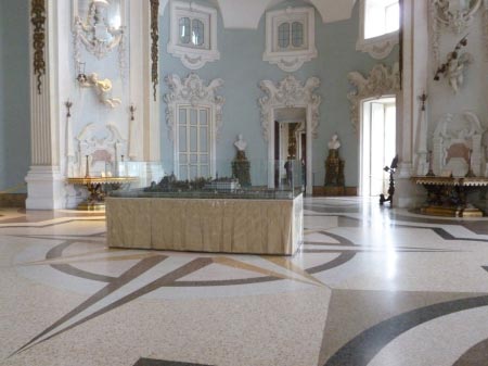 Borromee - Palazzo Borromeo - Ingresso con isola in miniatura Borromee - Palazzo Borromeo - Ingresso con isola in miniatura