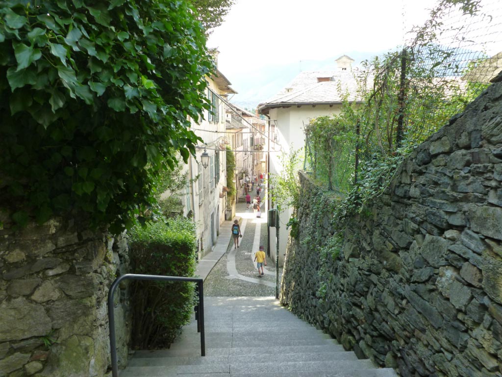 Orta San Giulio - Viale interno