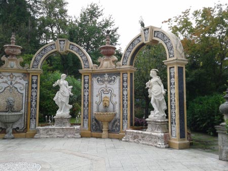 Stresa - Grand Hotel Des Iles Borromees - Statue Stresa - Grand Hotel Des Iles Borromees - Statue