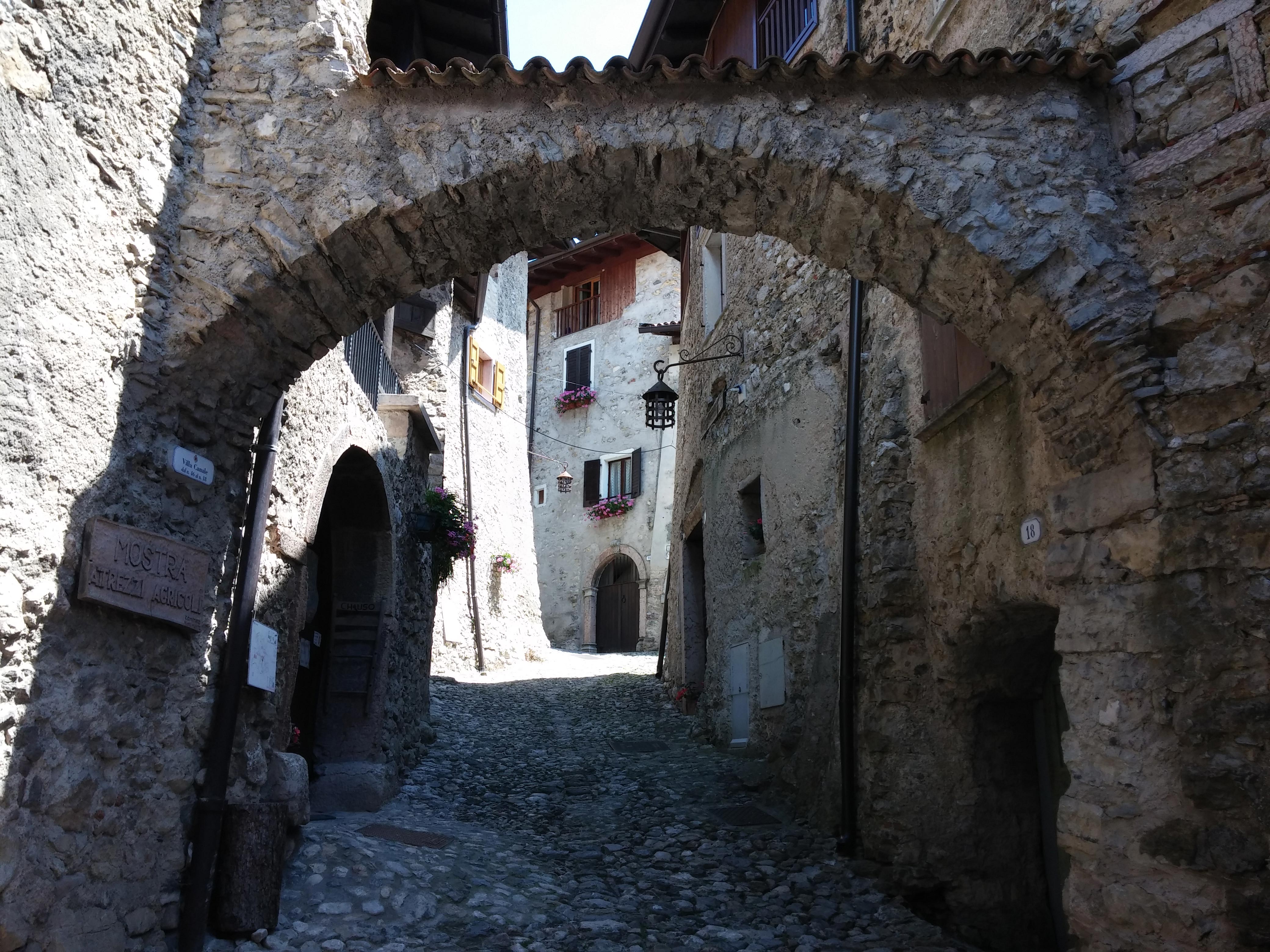 Diario Di Viaggio In Trentino Lago Di Tenno Borgo Canale Di Tenno Immagini One Mind